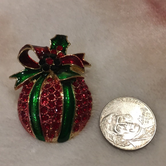Christmas Holiday Crystal Ball Ornament Brooch Pin NWT unbranded 1.5x2” - Picture 6 of 12
